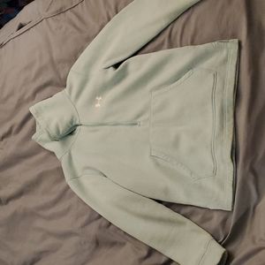 EXCELLENT CONDITION Under Armour -  Loose fitting and comfortable turtle neck